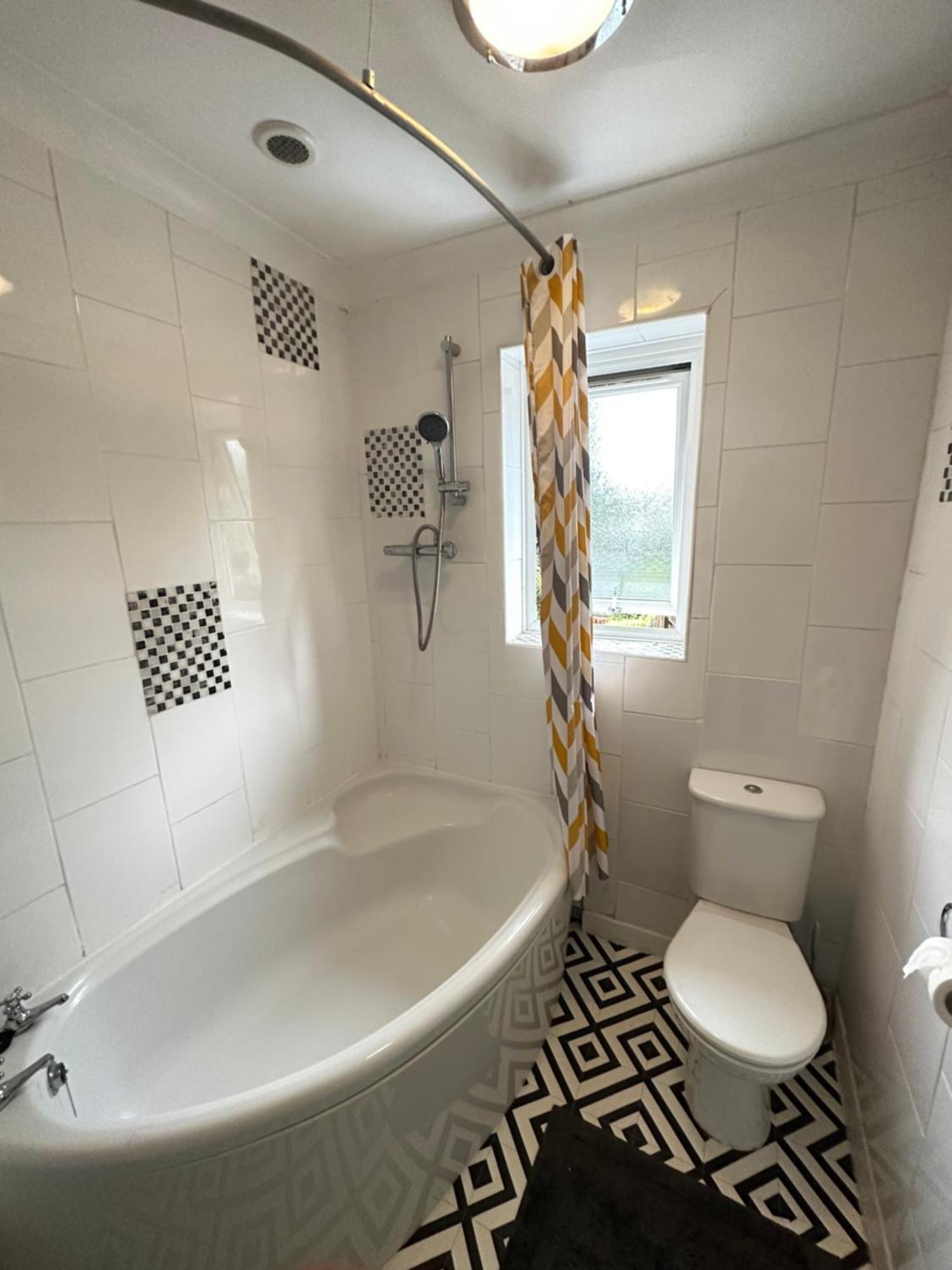 The Comfort House - Cosy 3 Bedroom House Apartment Birmingham