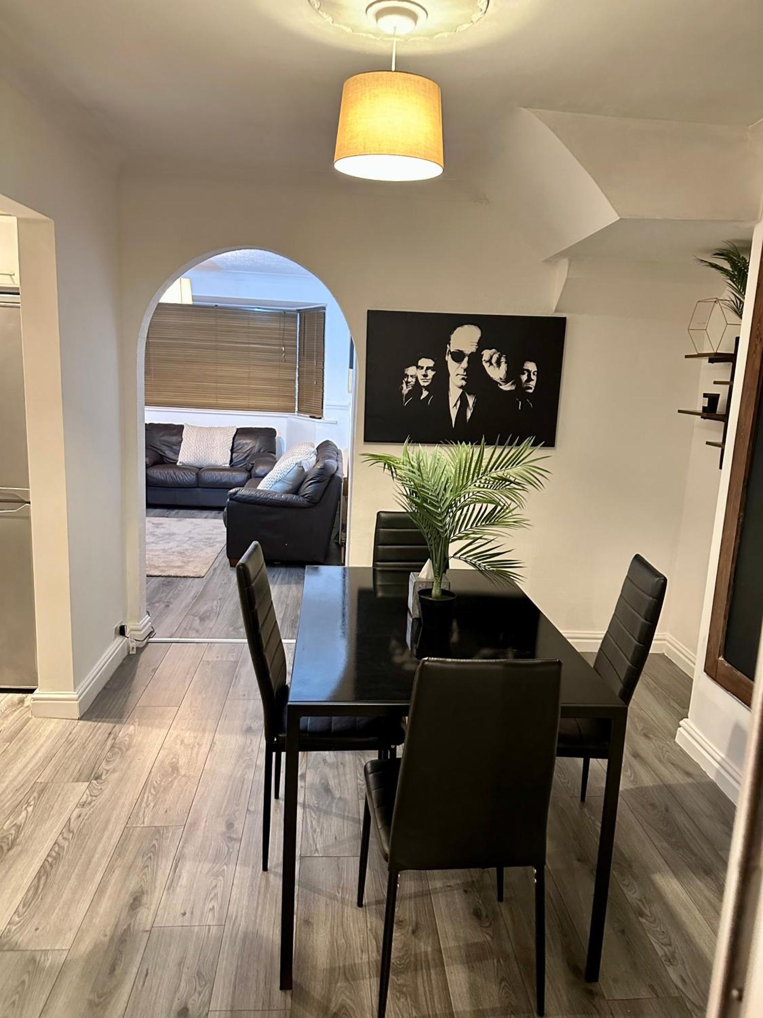 The Comfort House - Cosy 3 Bedroom House Apartment