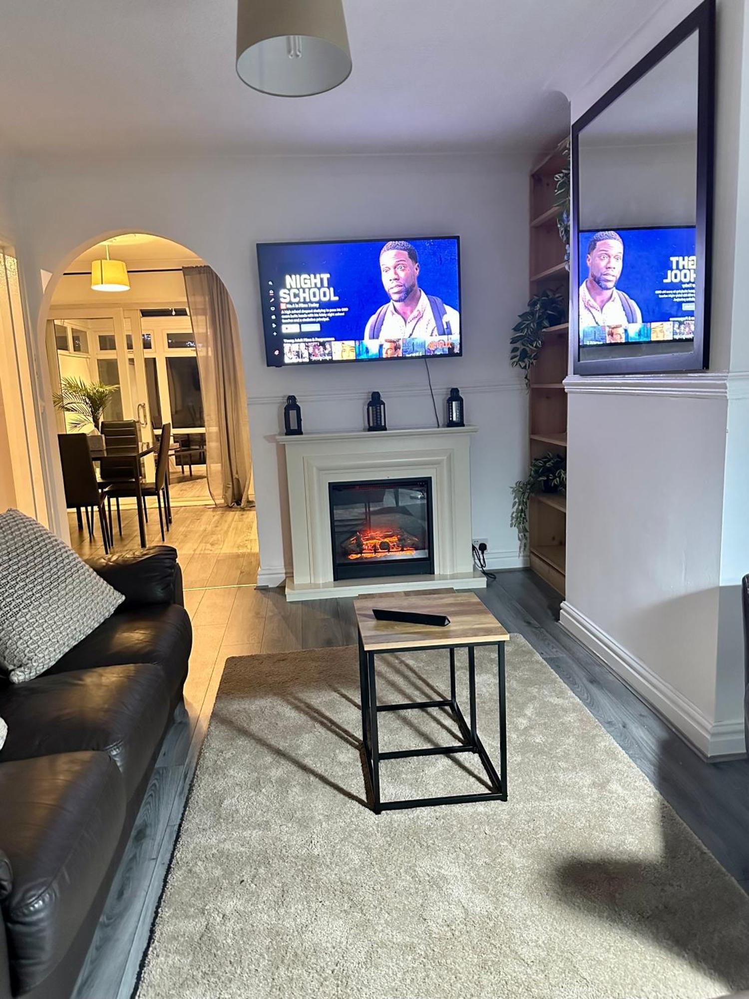 The Comfort House - Cosy 3 Bedroom House Apartment *