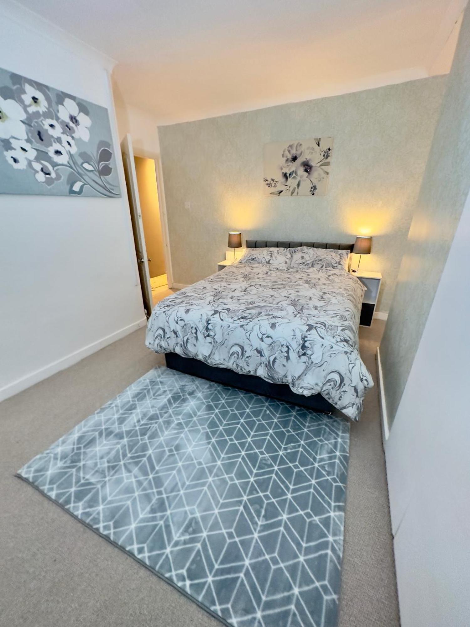 The Comfort House - Cosy 3 Bedroom House Apartment *